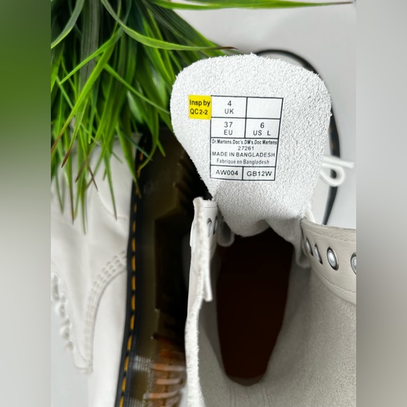 NWOT- Dr. Martens White 1460 Pascal White Soft Leather Ankle Boots- Size 6 - Picture 4 of 6